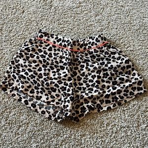 H & M a cheetah print girls size 6-7Y shorts